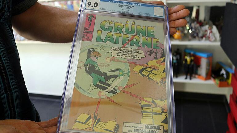 In 'Micks Comic Archiv' gibt es echte Sammlerstücke. Diese zertifizierte Ausgabe des DC-Comic 'Grüne Laterne' kostet über 300 Euro. In 'Micks Comic Archiv' gibt es echte Sammlerstücke. Diese zertifizierte Ausgabe des DC-Comic 'Grüne Laterne' kostet über 300 Euro.