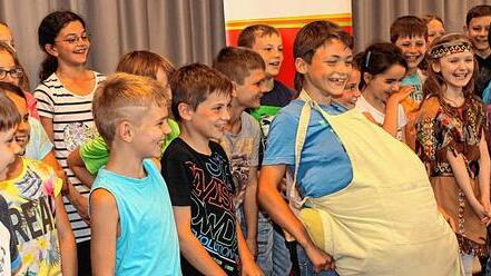 „Knetzgau ist eine schöne Stadt“, sangen die Drittklässler der Dreiberg-Schule. „Knetzgau ist eine schöne Stadt“, sangen die Drittklässler der Dreiberg-Schule.