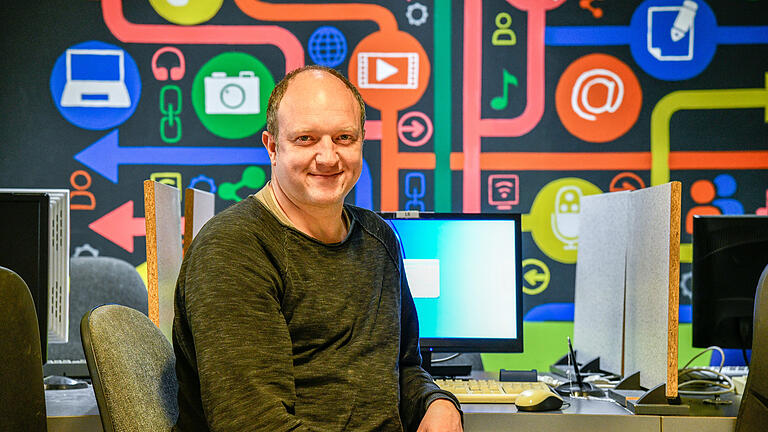 Thomas Kral betreibt seit 18 Jahren das Internetcafé 'LogInn' in Würzburg. Thomas Kral betreibt seit 18 Jahren das Internetcafé 'LogInn' in Würzburg.