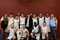 Die Meistermannschaft des TSV, stehend von links: Jesus de Heon Herrera, Samuel Kuhn, Daniel Slepynin, Philipp Schaiermann, Lukas Werner, Colin Hein, Andreas Greb, Maxim Walder, Patrick Lohs, Dragan Korlat und Abteilungsleiter Reiner Kortmann. Kniend von links: Eduard Siemens, Valeri Denk, Dominique Clarke und Noel Plewa. Das Trikot mit der Nummer vier erinnert an einen verstorbenen Mitspieler. Auf dem Bild fehlen Marcel Birkner, Jonas Eckert, Nikolai Edich, Nikola Radiovojac und Florent Terziqi.