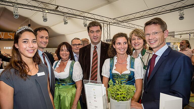 Finanzminister Markus Söder eröffnete gemeinsam mit Schweinfurts OB Sebastian Remelé die Ufra 2016.