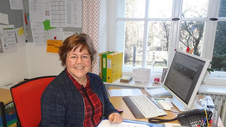 Christina Weber-Hoch ist die neue Schulleiterin der Bischofsheim Hauswirtschaftsschule. Foto: Marion Eckert - Christina Weber-Hoch ist die neue Schulleiterin der Bischofsheim Hauswirtschaftsschule. Foto: Marion Eckert Christina Weber-Hoch ist die neue Schulleiterin der Bischofsheim Hauswirtschaftsschule. Foto: Marion Eckert - Christina Weber-Hoch ist die neue Schulleiterin der Bischofsheim Hauswirtschaftsschule. Foto: Marion Eckert
