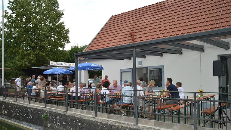 Mit einem Fest weihten die Engenthaler ihr Dorfgemeinschaftshaus ein. - Mit einem Fest weihten die Engenthaler ihr Dorfgemeinschaftshaus ein. Mit einem Fest weihten die Engenthaler ihr Dorfgemeinschaftshaus ein. - Mit einem Fest weihten die Engenthaler ihr Dorfgemeinschaftshaus ein.