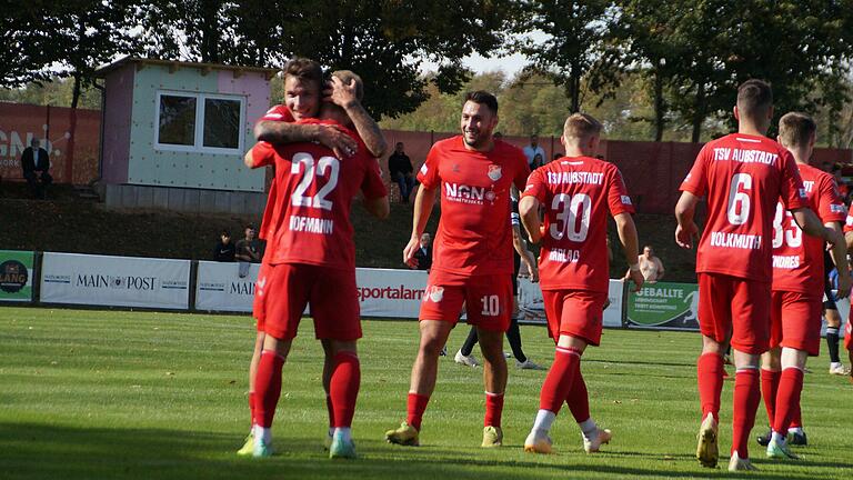 Allen Grund zum Jubeln hatten die Spieler des TSV Aubstadt nach dem 3:1-Erfolg im Toto-Pokal-Halbfinale gegen den Drittligisten Türkgücü München. Allen Grund zum Jubeln hatten die Spieler des TSV Aubstadt nach dem 3:1-Erfolg im Toto-Pokal-Halbfinale gegen den Drittligisten Türkgücü München.