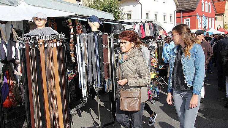 Tausende Besucher erwartet Gerolzhofen-aktiv zum 58. Herbstfest in Gerolzhofen. Sie können an rund 100 Ständen in den Altstadtstraßen vorbeibummeln. Auch die Geschäfte sind wieder offen.