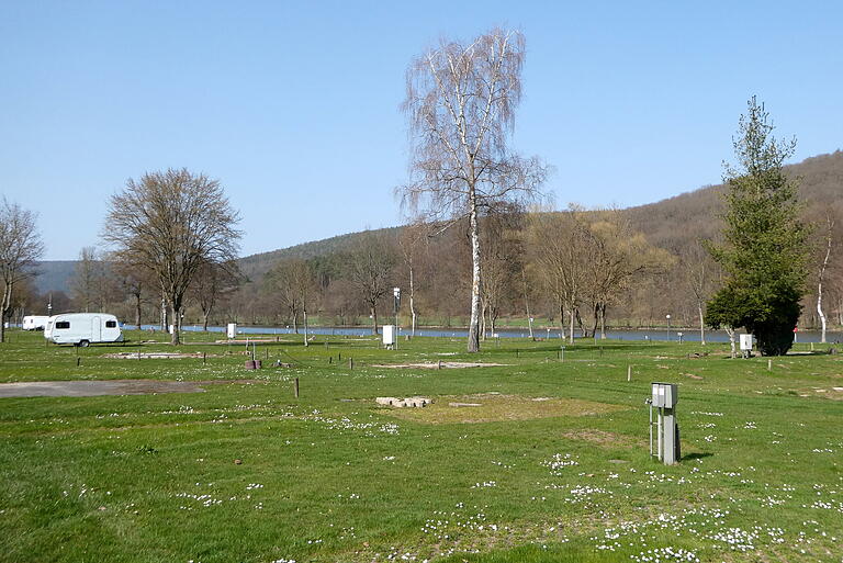 Der Campingplatz in Neustadt liegt direkt am Main. Der Campingplatz in Neustadt liegt direkt am Main.