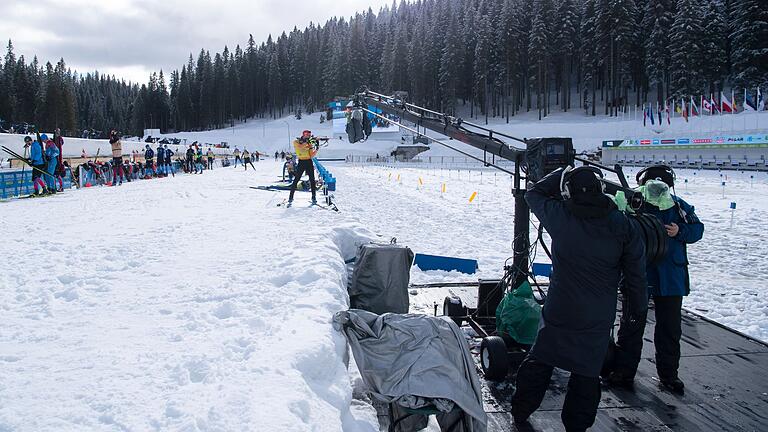 Wintersport im Fernsehen       -  Am Wochenende starten die stundenlangen TV-Übertragungen.