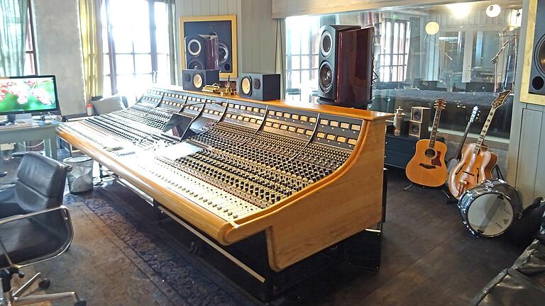 Ein Blick in Benny Anderssons Tonstudio Riksmixningsverket. Ein Blick in Benny Anderssons Tonstudio Riksmixningsverket.