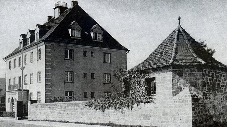 Das 1934 eingeweihte Braune Haus, das 'Ferdinand-Wiesmann-Haus', auf dem Titelblatt der damaligen Festschrift. Das 1934 eingeweihte Braune Haus, das 'Ferdinand-Wiesmann-Haus', auf dem Titelblatt der damaligen Festschrift.