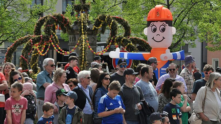 Der Frühlingsmarkt lockte am Sonntag viele Besucherinnen und Besucher nach Hofheim.