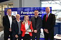 Den 'Ford Chairman’s Award' durfte die Familie Löffler bei einer Übergabe im Autohaus in der Rudolf-Diesel-Straße in Empfang nehmen (von links): Michael Neteler (Ford), Robert, Lisa und Mike Löffler sowie Udo Horstmann (Ford).