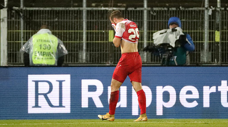 Musste nach 61 Minuten mit Gelb-Rot vom Platz: Kickers-Mittelfeldspieler David Kopacz.