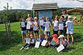 Die beiden Organisatoren Kathi Cavallo und Karl-Heinz Schubert rechts und links hinten mit den ersten 'Outdoor-Kids' der Walddörfer.