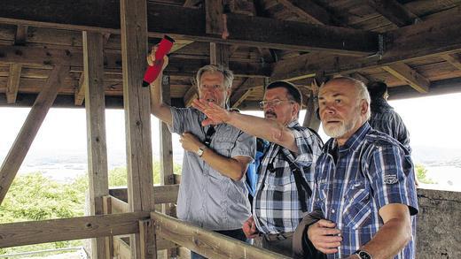Weiter Blick ins Land: Vom Turm der Ruine Reußenburg kann man den Hammelburger Truppenübungsplatz weithin überschauen.