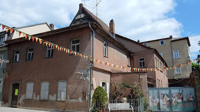 Seit vielen Jahren sucht die Stadt einen Käufer für die Burggasse 17. Jetzt wird die Sanierungsstelle eine Grundsanierung durchführen.