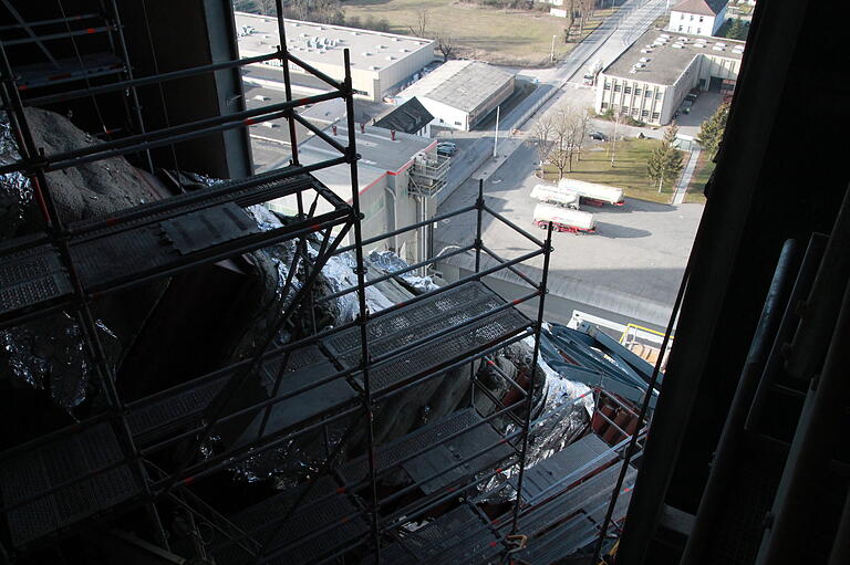 Blick aus dem Wärmetauscherturm über dem Katalysator.