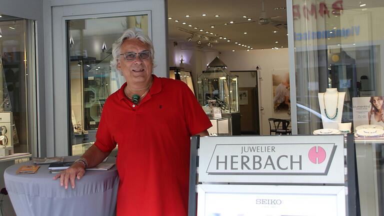 Lothar Herbach führt seit 1994 das gleichnamige Juweliergeschäft in der mittlerweile vierten Generation. Lothar Herbach führt seit 1994 das gleichnamige Juweliergeschäft in der mittlerweile vierten Generation.