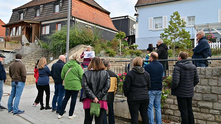 Auch über die Weeth in der Sonnemannstraße wusste Judith Orschler Einiges zu berichten. Eine Weeth ist ein künstlich angelegter Teich, beispielsweise zur Löschwasserentnahme, so Höchbergs Archivarin.