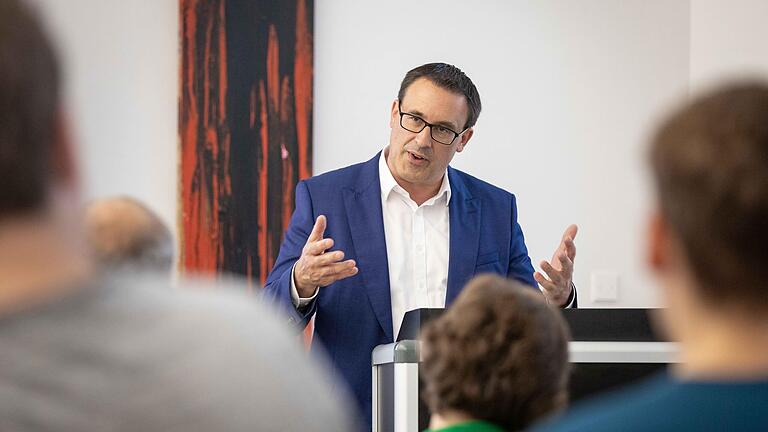 Sören Bartol, parlamentarischer Staatssekretär im Bundesministerium für Wohnen, Stadtentwicklung und Bauwesen, bei einer SPD-Diskussion in Würzburg.&nbsp;