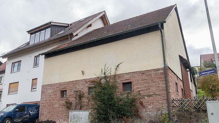 Die Scheune an der Einmündung Löwengasse/Schneckenweg in Rieneck darf abgerissen werden. Der Stadtrat stimmte der Abweichung von der Erhaltungs- und Gestaltungssatzung im Sanierungsgebiet zu.