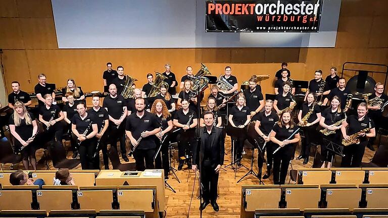 Das Projektorchester Würzburg lädt am 6. Juli ab 19.30 Uhr zu einer rund zweistündigen Sommerserenade an den Bauhof der Gemeinde Gerbrunn ein. Das Projektorchester Würzburg lädt am 6. Juli ab 19.30 Uhr zu einer rund zweistündigen Sommerserenade an den Bauhof der Gemeinde Gerbrunn ein.