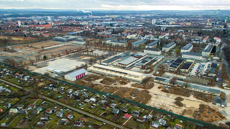 Drohnenaufnahmen der Ledward Kasernen aus dem Jahr 2018. Unten rechts am Bildrand wäre das Areal der Landesgartenschau 2026.