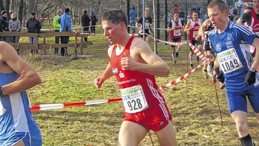 Schnell unterwegs: Manuel Stöckert (Startnummer 928) überzeugte bei den deutschen Crosslauf-Meisterschaften. Er belegte über die 9,9 Kilometer-Strecke den sechsten Platz in 31:14 Minuten.