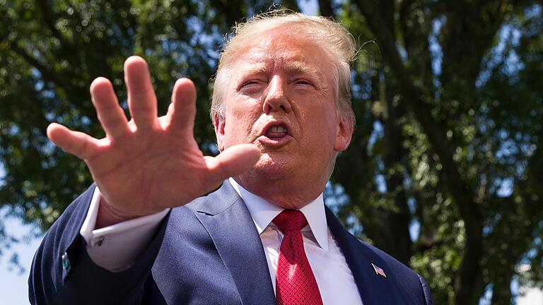 Ganz offensichtlich hat US-Präsident Donald Trump darauf vertraut, dass er vom Wirtschaftsboom in die zweite Amtszeit getragen wird. Doch nun ziehen dunkle Wolken auf.