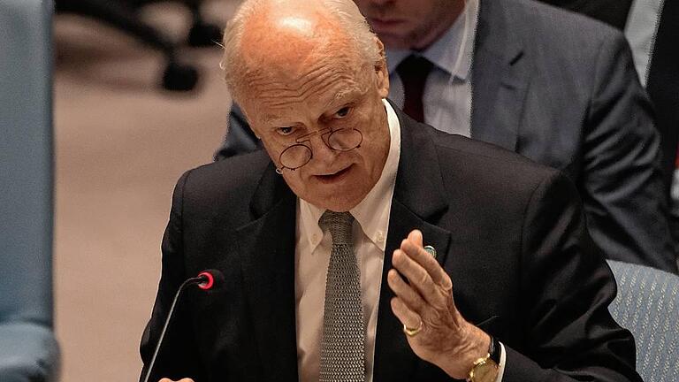 UN holds urgent talks as air strikes pound Syria's Aleppo       -  Ihm bleiben nur Appelle: Der UN-Sonderbeauftragte Staffan de Mistura vor dem Sicherheitsrat der Vereinten Nationen.