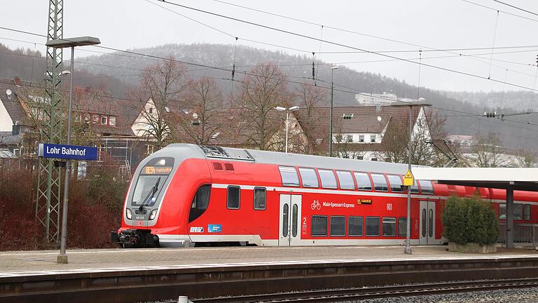 In einem solchen Regionalexpress haben zwei Männer aus Sachsen einen Mann aus Main-Spessart auf der Fahrt nach Lohr am 15. Juli 2019 krankenhausreif geschlagen.&nbsp;