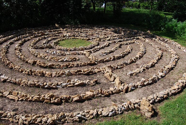 Das Labyrinth im Garten der Pfarrkirche St. Josef wird zu den Schauplätzen am 'Tag der offenen Gartentür' gehören.