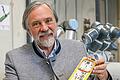 Der Würzburger Robotik- und Satellitenexperte Klaus Schilling mit einer Platine, die für neue Kleinsatelliten verarbeitet wird.