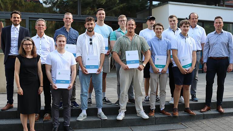 Die Staatliche Berufsschule Main-Spessart hat die diesjährigen Absolventen der Berufsschule plus Main-Spessart und der Fachschule für Mechatroniktechnik Lohr verabschiedet.&nbsp;