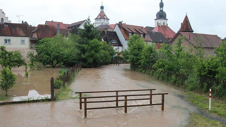 Auch Prichsenstadt wurde schon häufiger vom Hochwasser getroffen. Wie kann sich die Kommune künftig besser schützen? Auch Prichsenstadt wurde schon häufiger vom Hochwasser getroffen. Wie kann sich die Kommune künftig besser schützen?