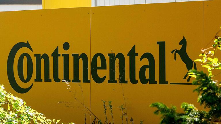 Continental-Zentrale in Hannover       -  Der Zulieferer Continental will sich von seiner Automotive-Sparte trennen und streicht vorher noch einmal 3.000 Stellen. (Archivbild)