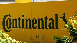 Continental-Zentrale in Hannover       -  Der Zulieferer Continental will sich von seiner Automotive-Sparte trennen und streicht vorher noch einmal 3.000 Stellen. (Archivbild)