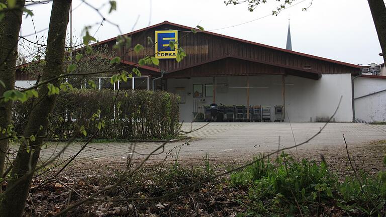 Seit Ende März ein Leerstand: Der bisherige Edeka-Markt in Oberschwarzach.