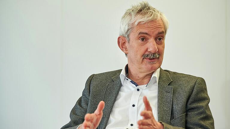 Der Weiterbetrieb des Krankenhauses verschaffe Zeit, um eine vernünftige Zukunftslösung zu finden, sagt Dr. Wolfgang Menger, der ärztliche Leiter des Krankenhauses St. Josef. Der Weiterbetrieb des Krankenhauses verschaffe Zeit, um eine vernünftige Zukunftslösung zu finden, sagt Dr. Wolfgang Menger, der ärztliche Leiter des Krankenhauses St. Josef.
