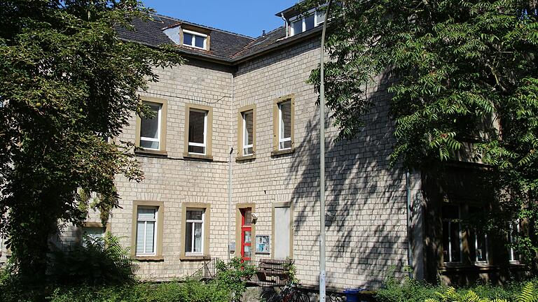 Das Jugendzentrum Ochsenfurt im Sommer dieses Jahres: Spätestens im Herbst nächsten Jahres soll das Jugendzentrum aus dem alten Krankenhaus umziehen.&nbsp;