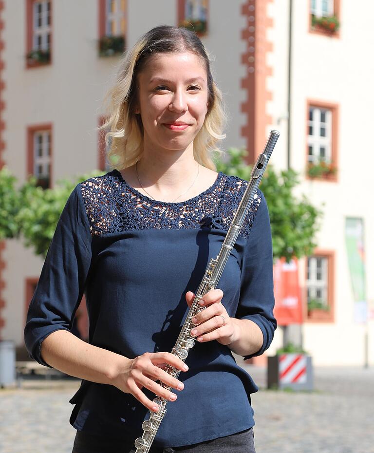 Christina Maria Hauck ist in Gerolzhofen aufgewachsen und hat schon mit neun Jahren Querflöte bei den Rosenberg-Musikanten in Frankenwinheim gespielt.