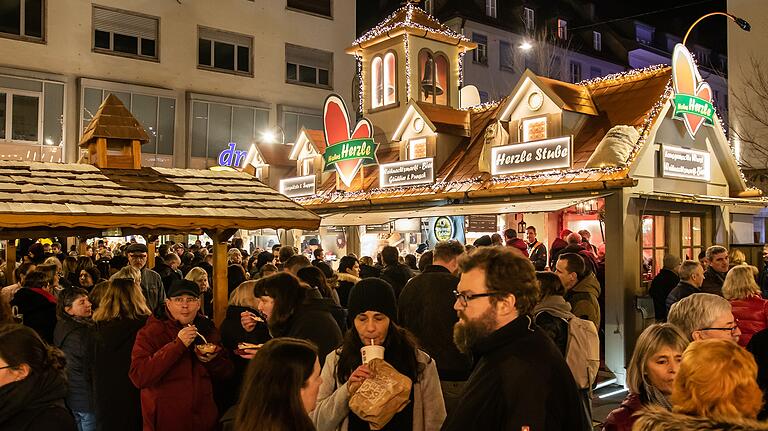 Dichtes Gedränge wie hier im vergangenes Jahr wird es auf dem Weihnachtsmarkt Würzburg heuer nicht geben können.