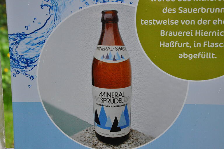 Die Brauerei Hiernickel versuchte einst, das 'merkwürdige Wasser' des Sauerbrunnes in Flaschen abzufüllen. Doch die Schüttung war zu gering.