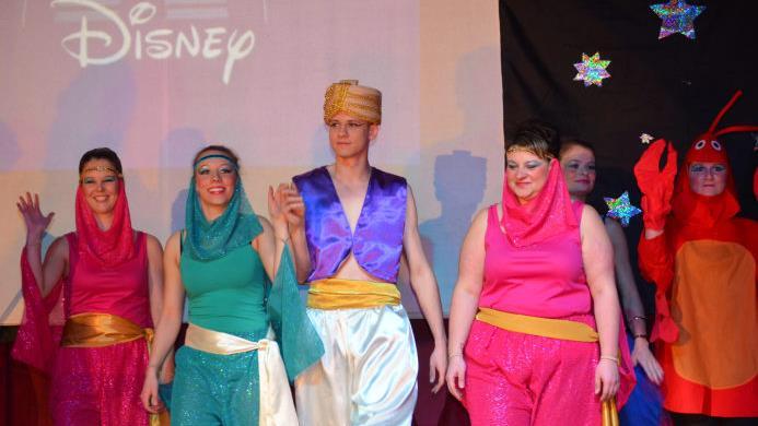 Die bezaubernde Disney-Parade hielt beim Fasching des Sportvereins Ramsthal Einzug. Andreas Lomb       -  Die bezaubernde Disney-Parade hielt beim Fasching des Sportvereins Ramsthal Einzug. Andreas Lomb