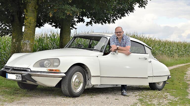 Oldtimer-Fan: Prichsenstadts Bürgermeister René&nbsp;Schlehr erwartet am Wochenende über 200 Oldtimer in seiner Stadt.