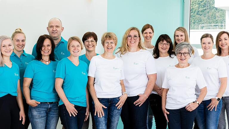Das Praxisteam von Physio Plus im Karlstadter Gesundheitszentrum um Katrin Heimberger und Katharina Müller. Das Praxisteam von Physio Plus im Karlstadter Gesundheitszentrum um Katrin Heimberger und Katharina Müller.