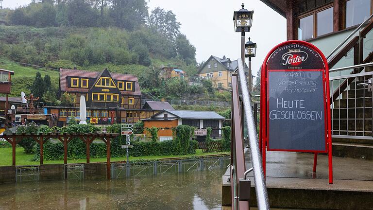 Hochwasser in Sachsen - Viele Gastronomiebetriebe müssen wegen der Vorbereitungen aufs Hochwasser geschlossen bleiben. Hochwasser in Sachsen - Viele Gastronomiebetriebe müssen wegen der Vorbereitungen aufs Hochwasser geschlossen bleiben.