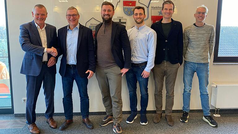 Auftakt zur kommunalen Wärmeplanung in Marktheidenfeld (von links): Bürgermeister Thomas Stamm, Frank Schneider (Kommunalbetreuer Bayernwerk), Tobias Eckardt (Projektleiter Bayernwerk), Béla van Rinsum (Projektmanager INEV), Tobias Stahl (Geschäftsführer INEV) und Torsten Ruf (Umweltbeauftragter Stadt Marktheidenfeld). Auftakt zur kommunalen Wärmeplanung in Marktheidenfeld (von links): Bürgermeister Thomas Stamm, Frank Schneider (Kommunalbetreuer Bayernwerk), Tobias Eckardt (Projektleiter Bayernwerk), Béla van Rinsum (Projektmanager INEV), Tobias Stahl (Geschäftsführer INEV) und Torsten Ruf (Umweltbeauftragter Stadt Marktheidenfeld).