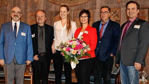 Mit dem Thema Altersarmut befassten sich beim Parlamentarischen Nachmittag der Freien Wähler im Landtag in München (von links) die Landtagsabgeordneten der Freien Wähler Dr. Peter Bauer und Dr. Hans-Jürgen Fahn, Katharina Mayer von &bdquo;Kuchentratsch&ldquo;, die Europaabgeordnete Ulrike Müller, Prof. Gerhard Naegele und Aidhausens Bürgermeister Dieter Möhring.