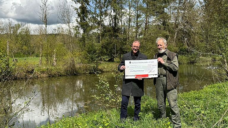 Franz Mock (rechts) und Wolfgang Sauer, Nachhaltigkeitsbeauftragter der Sparkasse Bad Neustadt