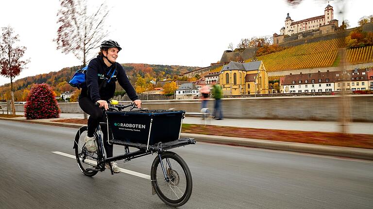 Emissionsfreie Lieferung am selben Tag mit dem Lastenrad im gesamten Stadtgebiet: Die Würzburger 'Radboten' sind der Logistik-Partner beim Projekt 'Wülivery'.